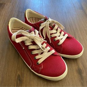 Taos Shoes Womens Size 8 Starburst Sneakers Red Canvas Lace Up Low Top Ladies